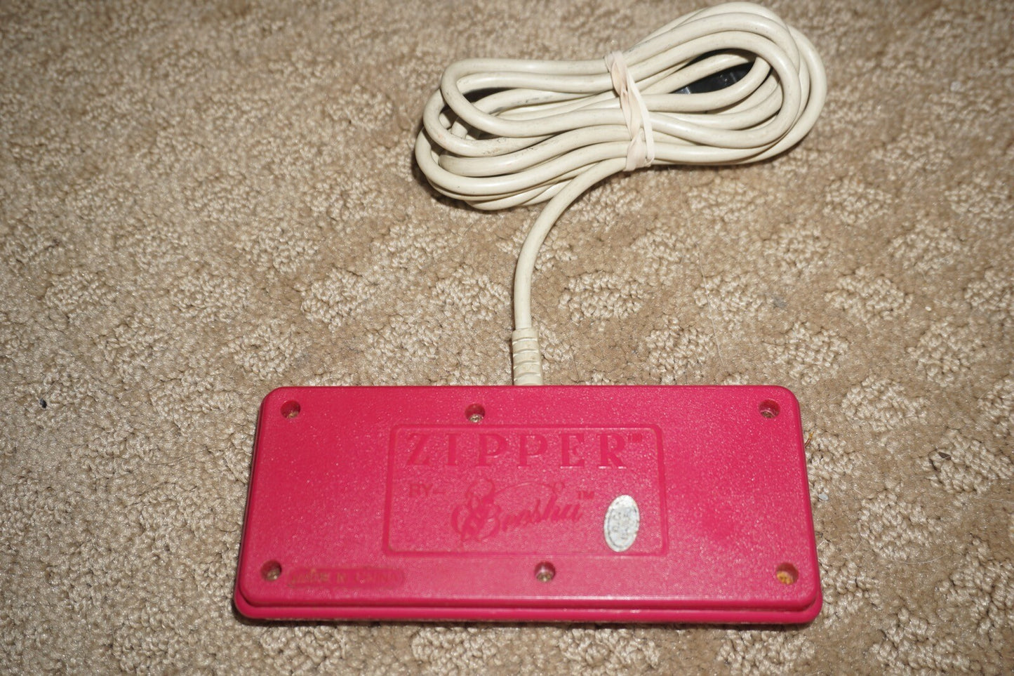 Beeshu Zipper RED Controller (Nintendo NES)