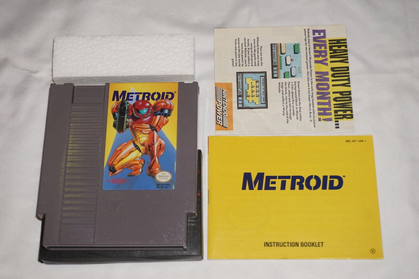 Metroid Classic Series Yellow (Nintendo NES) Complete in Box CIB