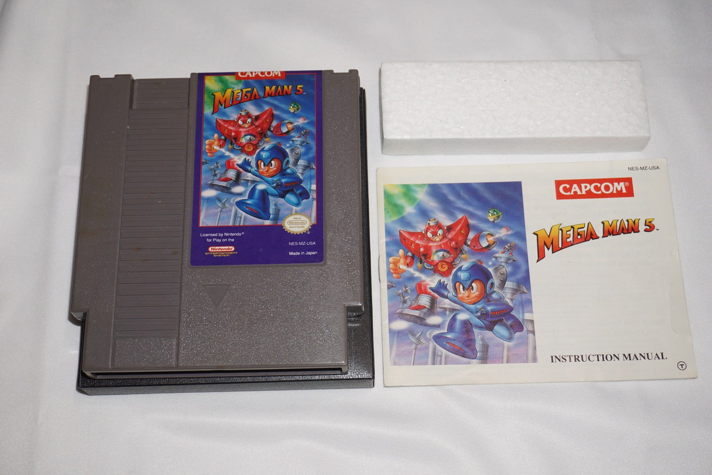 Mega Man 5 (Nintendo NES) Complete in Box CIB