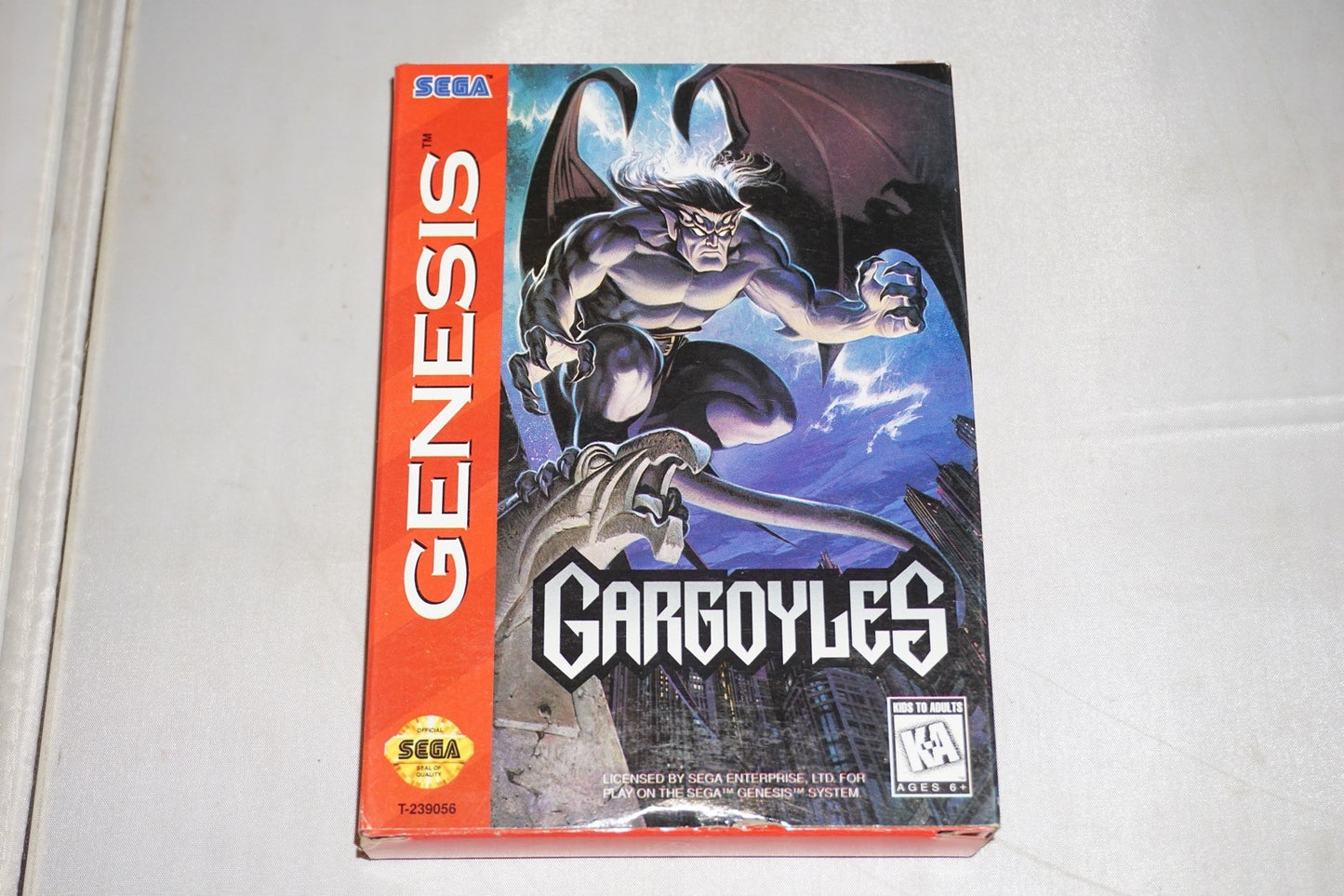 Gargoyles (Sega Genesis) Complete in Box w/ Reg Card Poster CIB