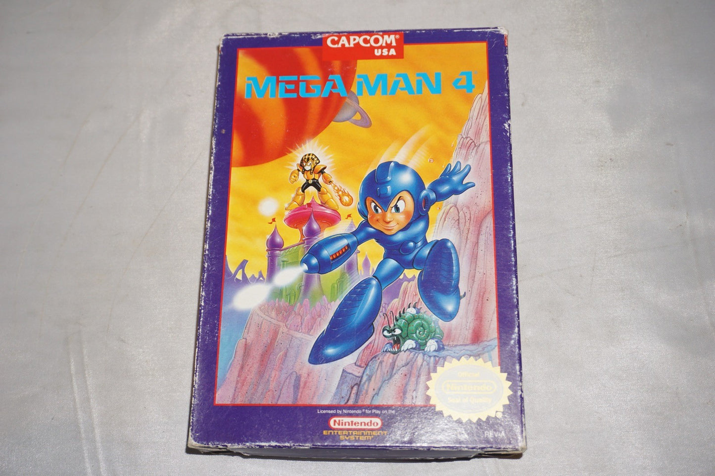 Mega Man 4 (Nintendo NES) Complete in Box CIB