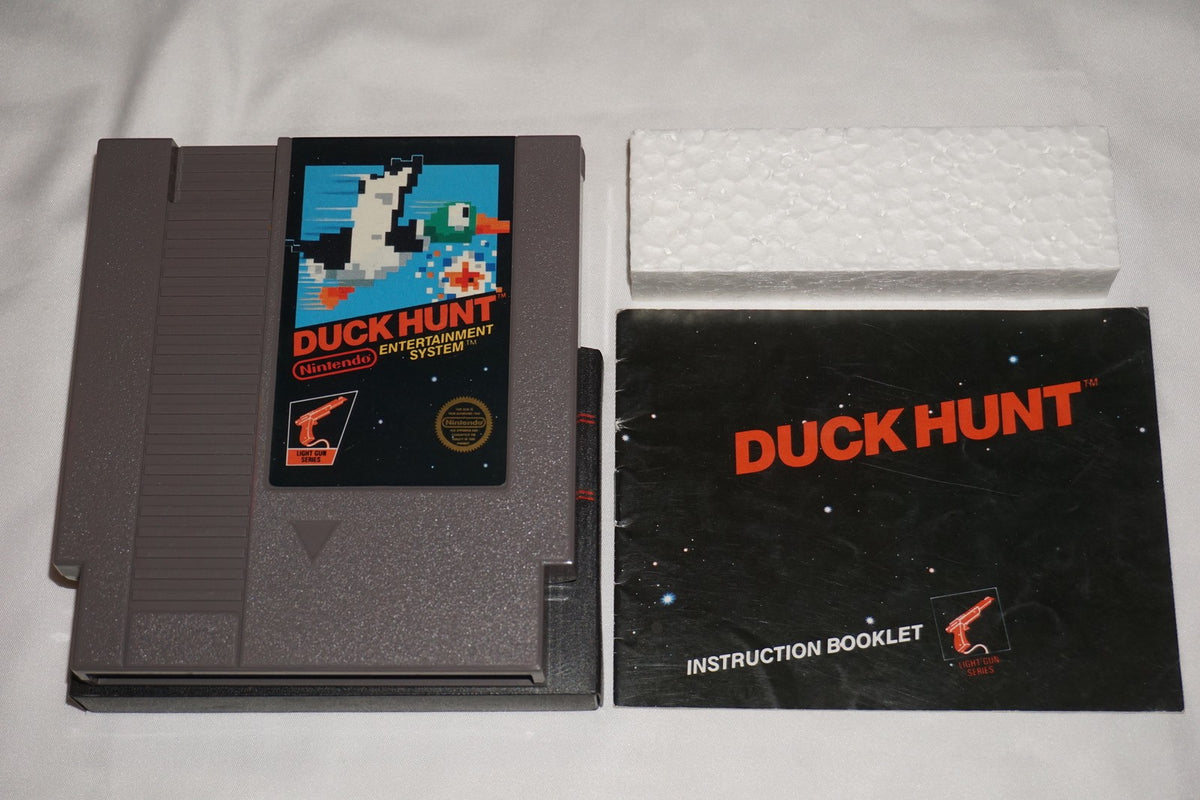 Duck Hunt Hangtab 5 Screw (Nintendo NES) Complete in Box CIB