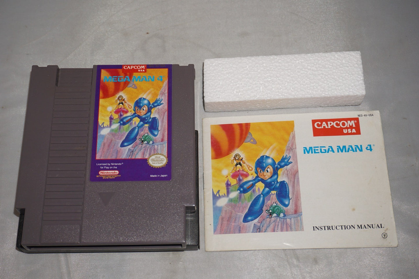 Mega Man 4 (Nintendo NES) Complete in Box CIB