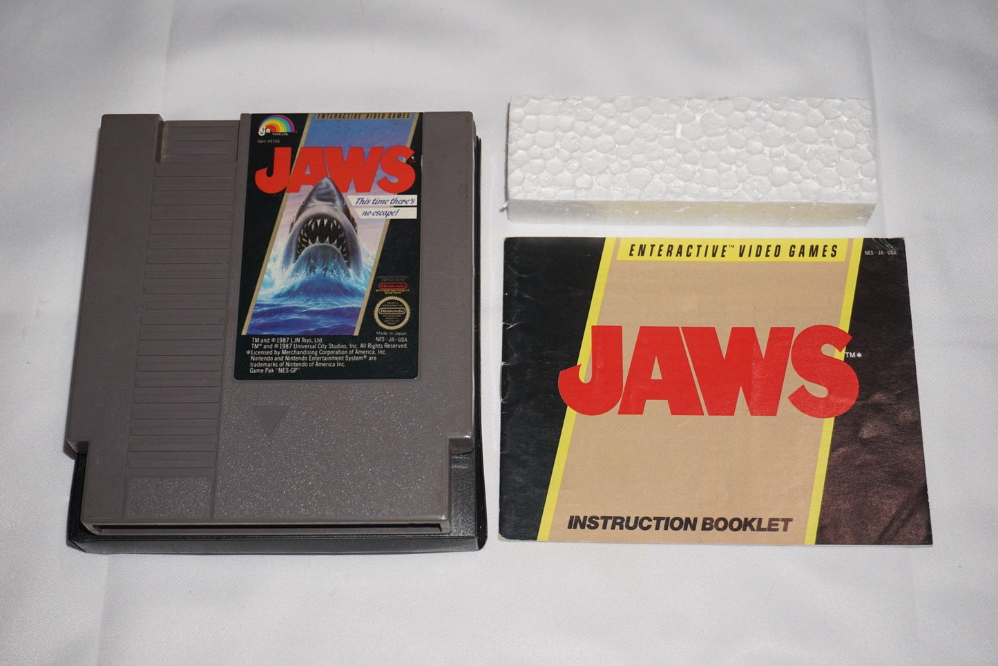 Jaws 5 Screw Circle Round Seal (Nintendo NES) Complete in Box CIB