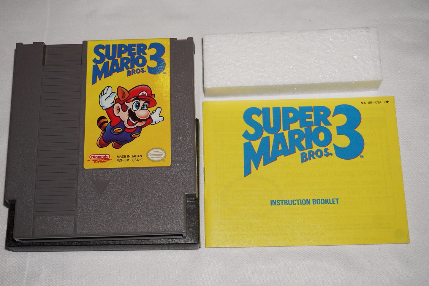 Super Mario Bros 3 (Nintendo NES) Complete in Box CIB