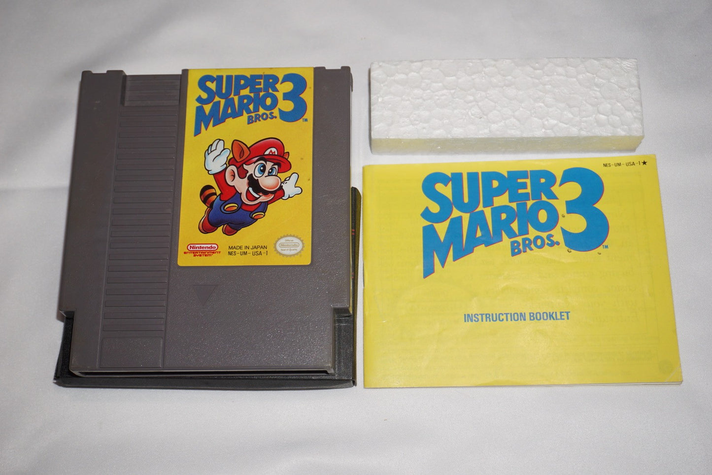 Super Mario Bros 3 (Nintendo NES) Complete in Box CIB