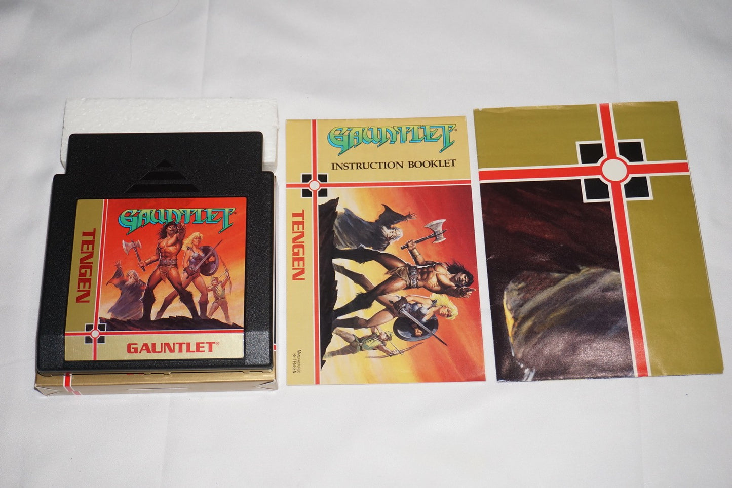 Gauntlet 1 Tengen Black  (Nintendo NES) Complete in Box w/ Poster CIB