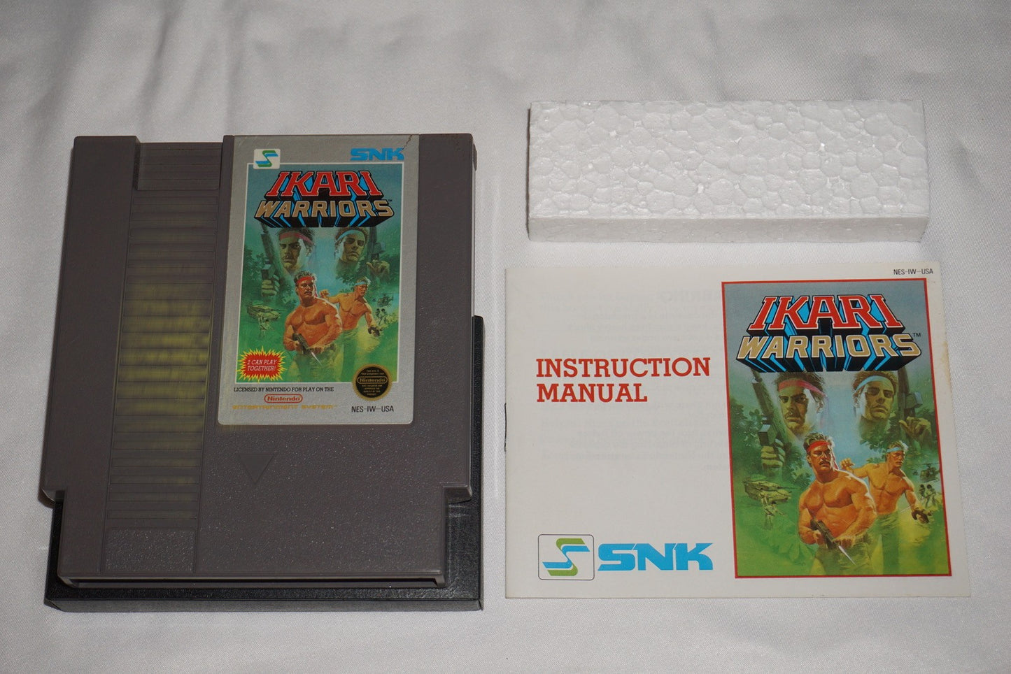 Ikari Warriors 1 Hangtab 5 Screw (Nintendo NES) Complete in Box CIB