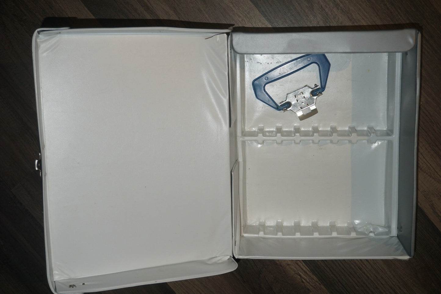 Nintendo NES Game Pak Case With 8–bit Mario Graphic Holds 16 Cartridges