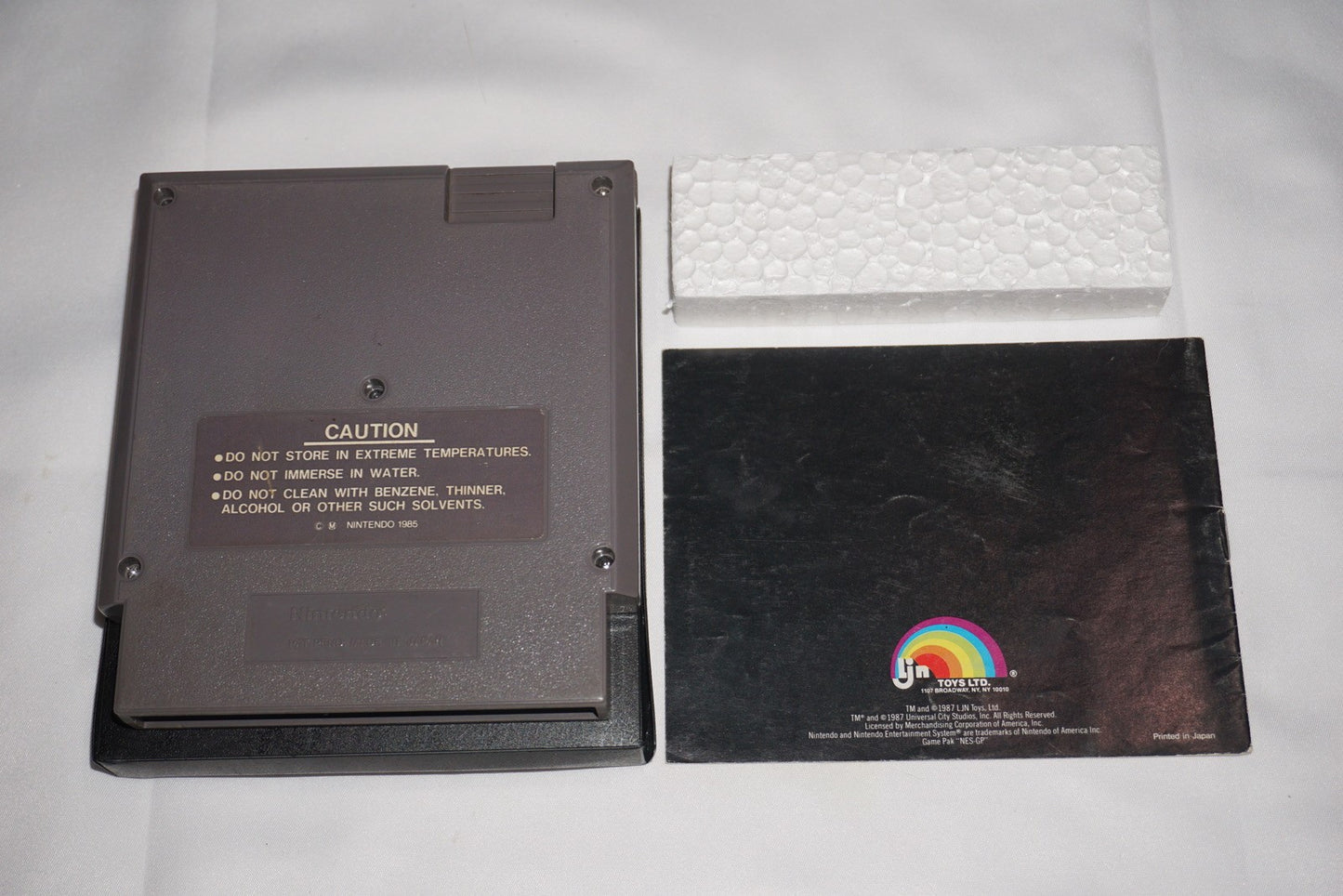 Jaws 5 Screw Circle Round Seal (Nintendo NES) Complete in Box CIB